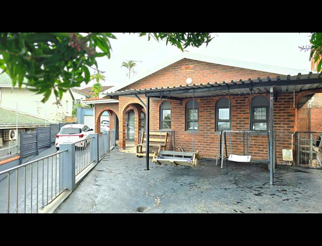 3 BEDROOM FREEHOLD FOR SALE IN SHALLCROSS